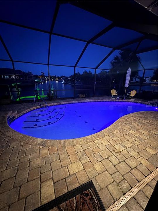 Activo con contrato: $749,000 (4 camas, 2 baños, 2084 Pies cuadrados)