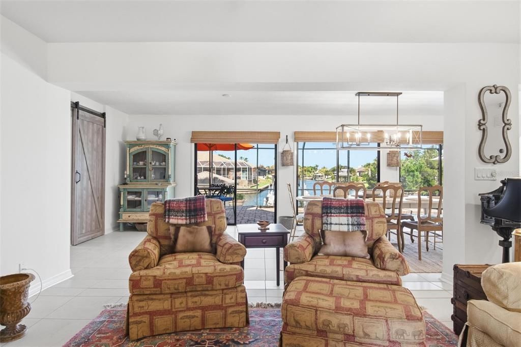 Activo con contrato: $749,000 (4 camas, 2 baños, 2084 Pies cuadrados)