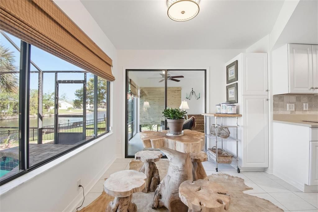 Activo con contrato: $749,000 (4 camas, 2 baños, 2084 Pies cuadrados)