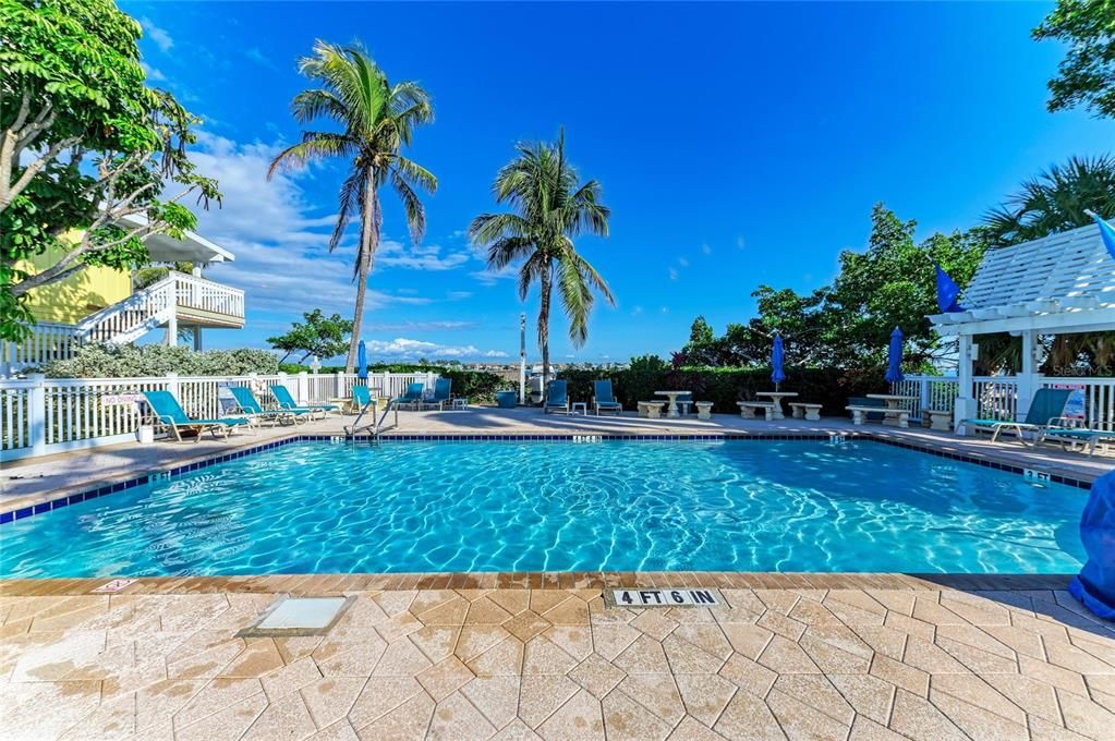 For Sale: $349,000 (1 beds, 1 baths, 380 Square Feet)