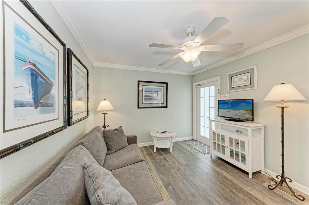 For Sale: $349,000 (1 beds, 1 baths, 380 Square Feet)