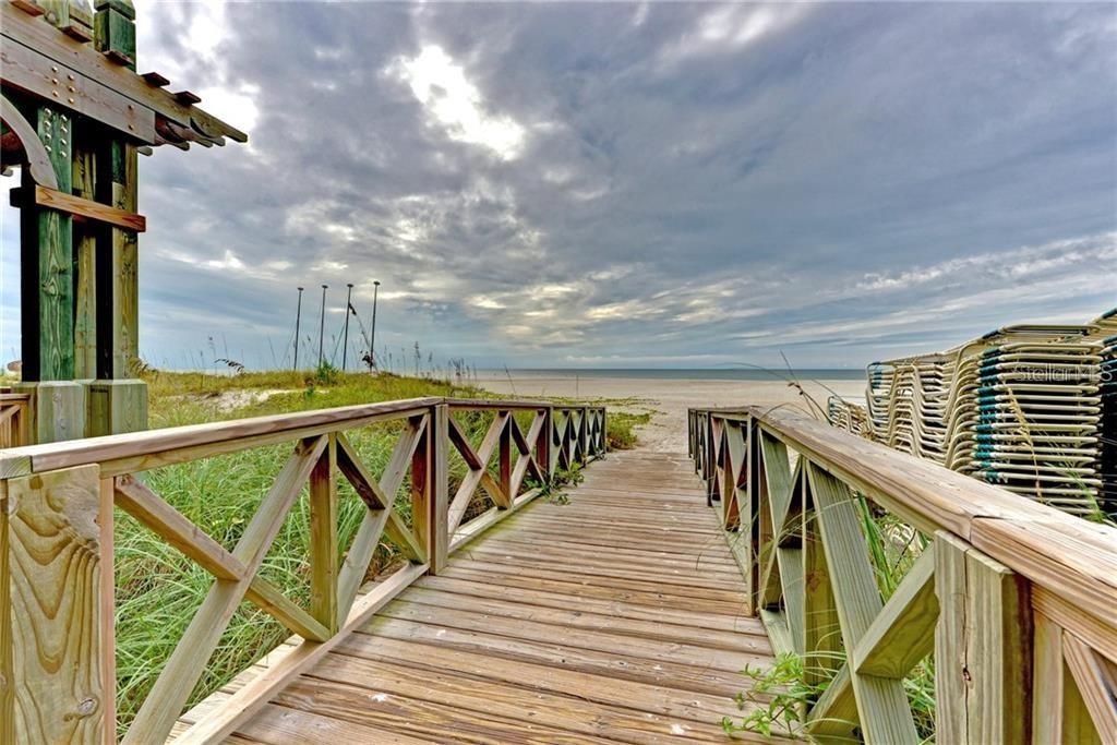 For Sale: $349,000 (1 beds, 1 baths, 380 Square Feet)