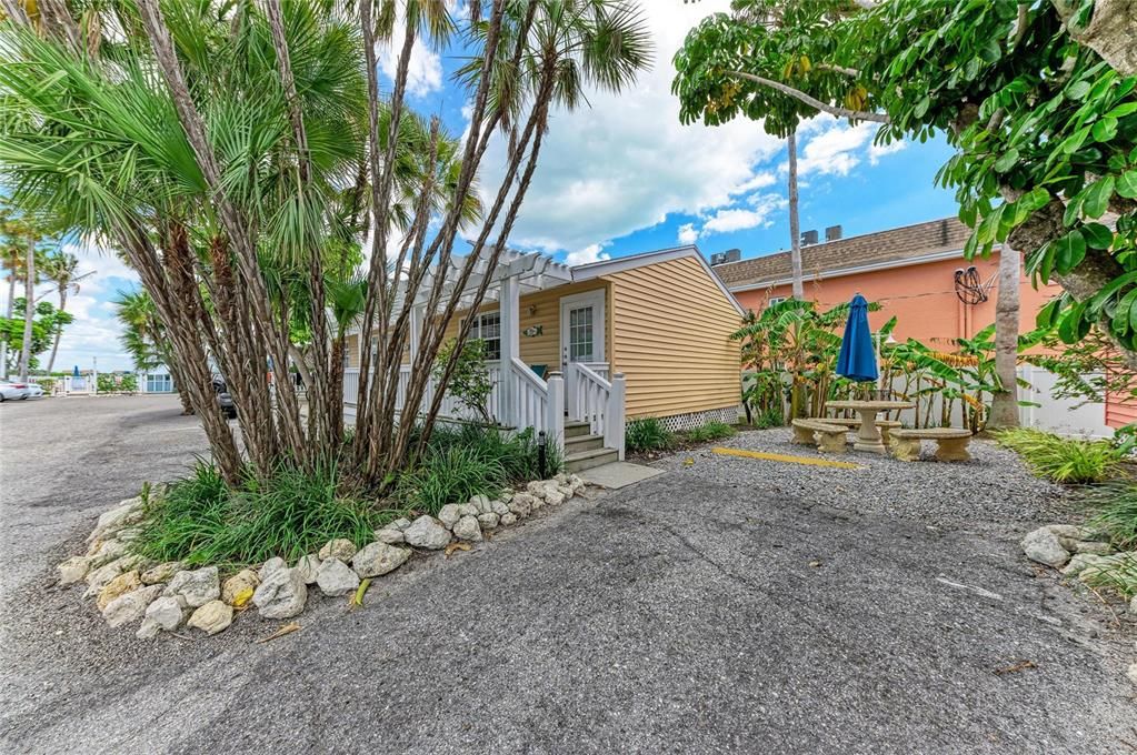 For Sale: $349,000 (1 beds, 1 baths, 380 Square Feet)