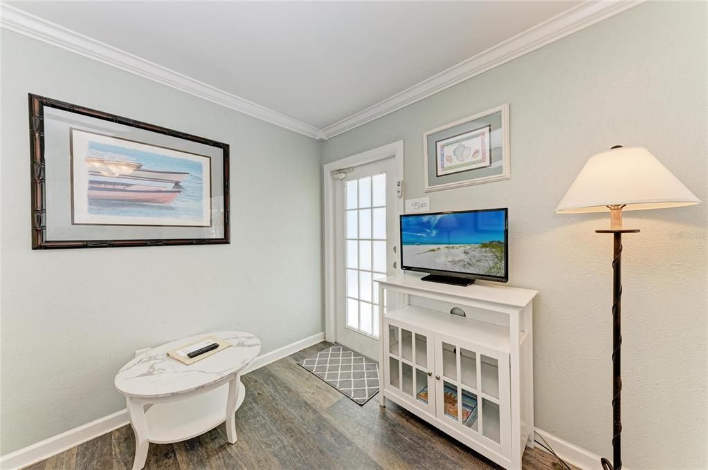 For Sale: $349,000 (1 beds, 1 baths, 380 Square Feet)