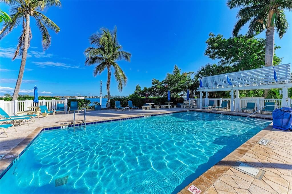 For Sale: $349,000 (1 beds, 1 baths, 380 Square Feet)