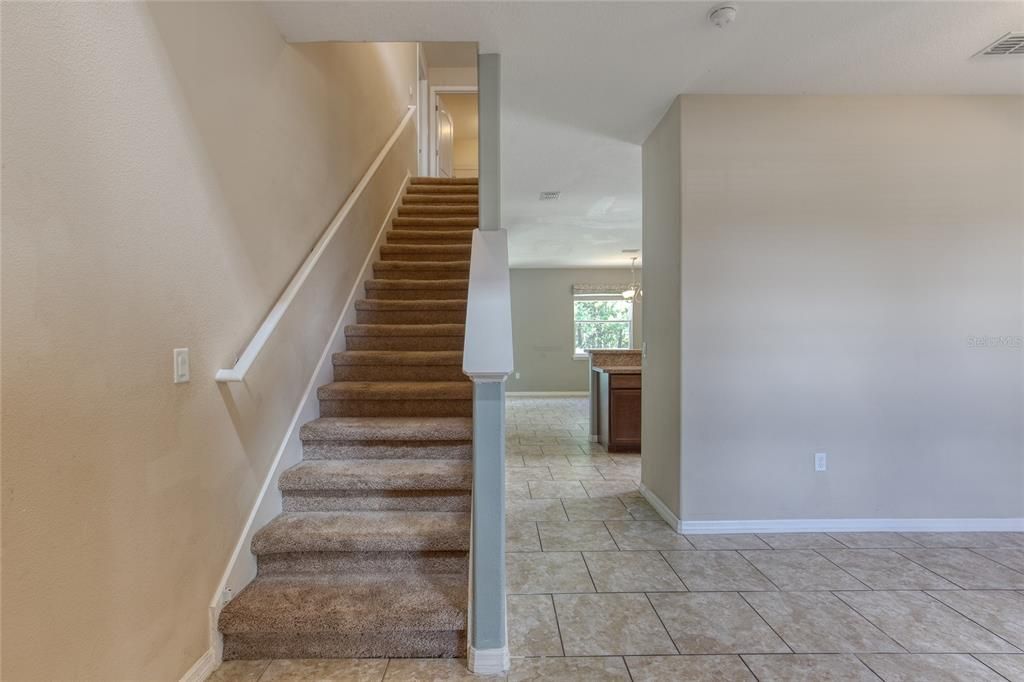 Activo con contrato: $345,000 (4 camas, 2 baños, 2304 Pies cuadrados)