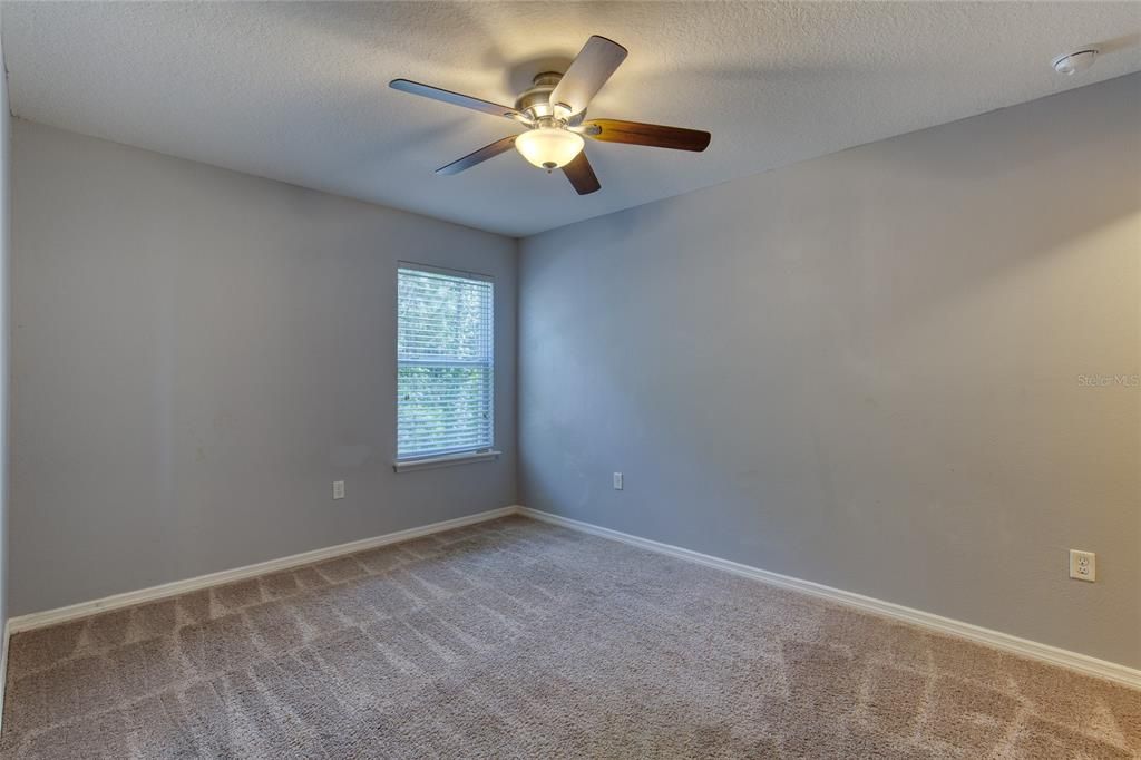 Activo con contrato: $345,000 (4 camas, 2 baños, 2304 Pies cuadrados)