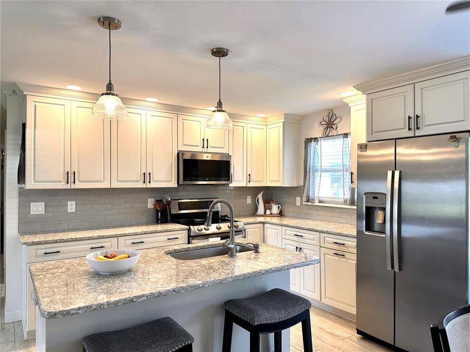 Active With Contract: $350,000 (3 beds, 3 baths, 1878 Square Feet)