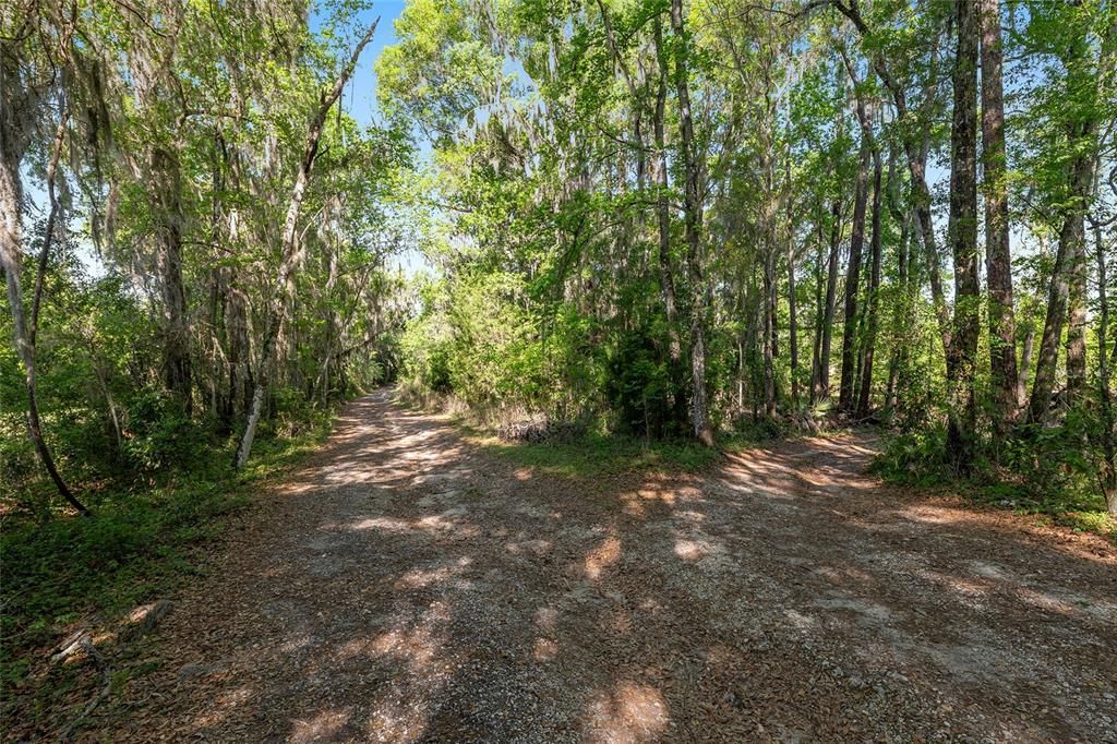 待售: $8,468,880 (293.28 acres)