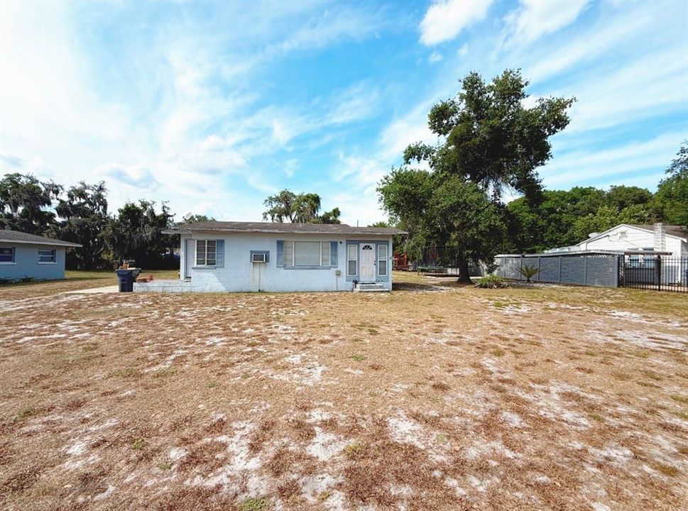 Activo con contrato: $145,000 (2 camas, 1 baños, 945 Pies cuadrados)