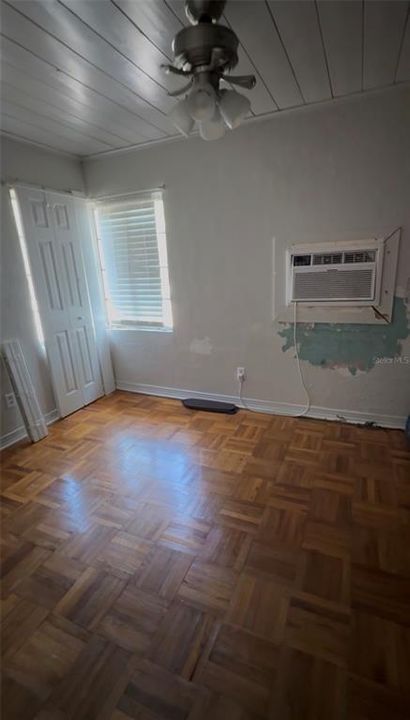 Activo con contrato: $145,000 (2 camas, 1 baños, 945 Pies cuadrados)