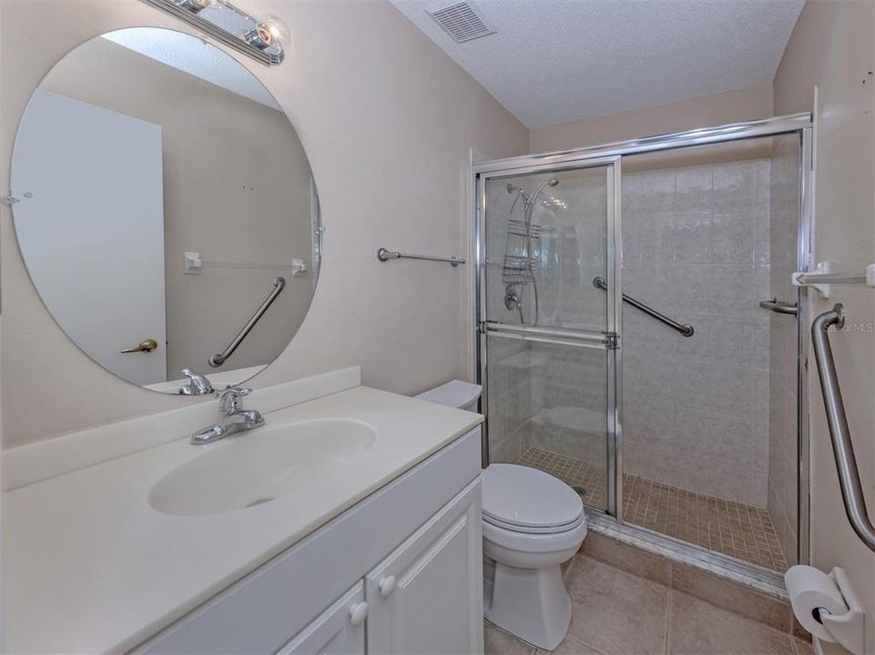 Activo con contrato: $164,900 (2 camas, 2 baños, 1345 Pies cuadrados)