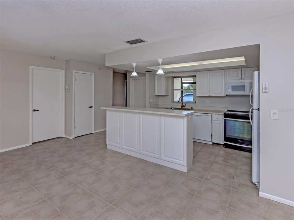 Activo con contrato: $164,900 (2 camas, 2 baños, 1345 Pies cuadrados)