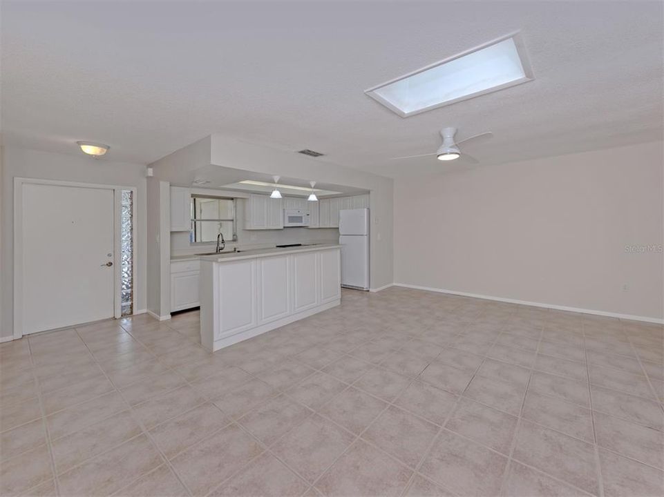 Activo con contrato: $164,900 (2 camas, 2 baños, 1345 Pies cuadrados)
