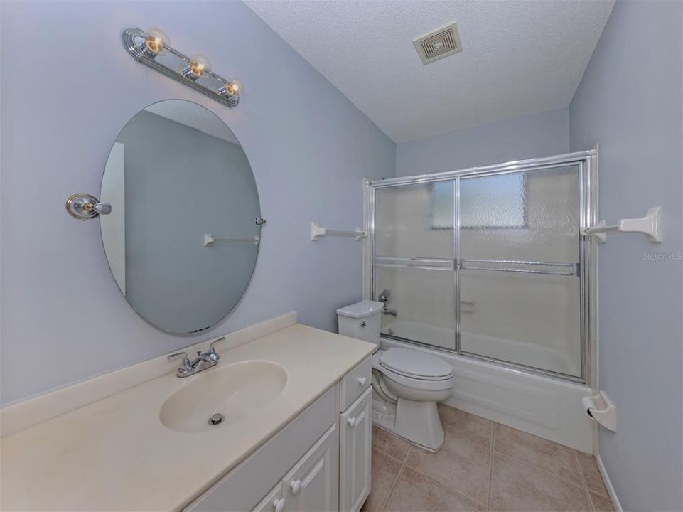 Activo con contrato: $164,900 (2 camas, 2 baños, 1345 Pies cuadrados)