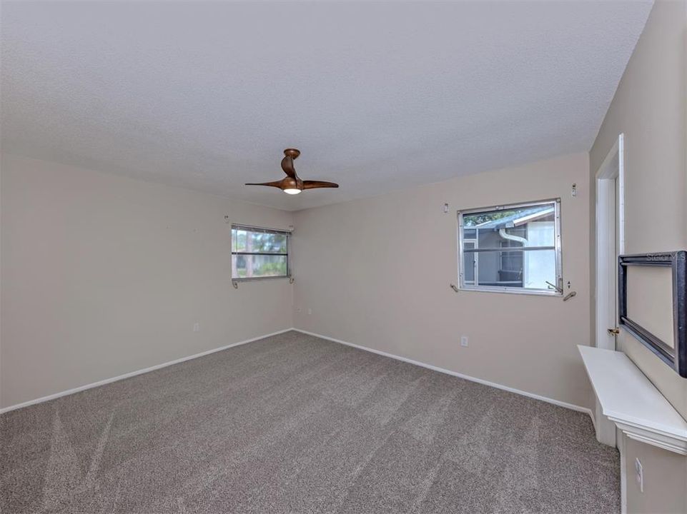 Activo con contrato: $164,900 (2 camas, 2 baños, 1345 Pies cuadrados)