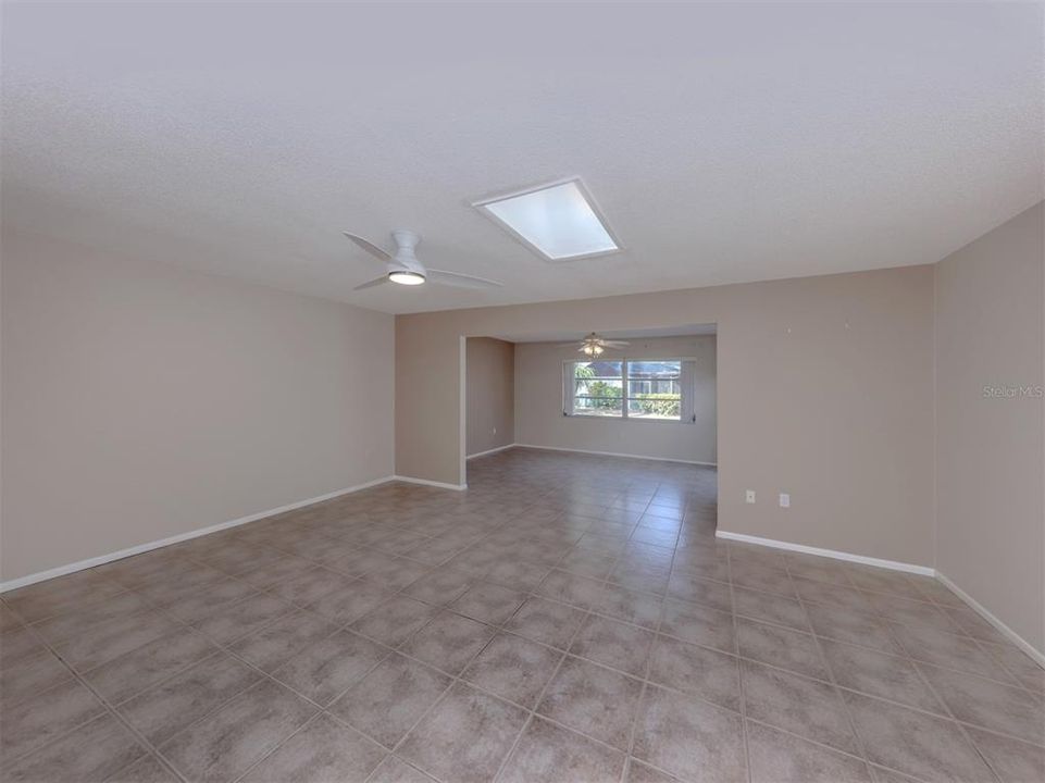 Activo con contrato: $164,900 (2 camas, 2 baños, 1345 Pies cuadrados)
