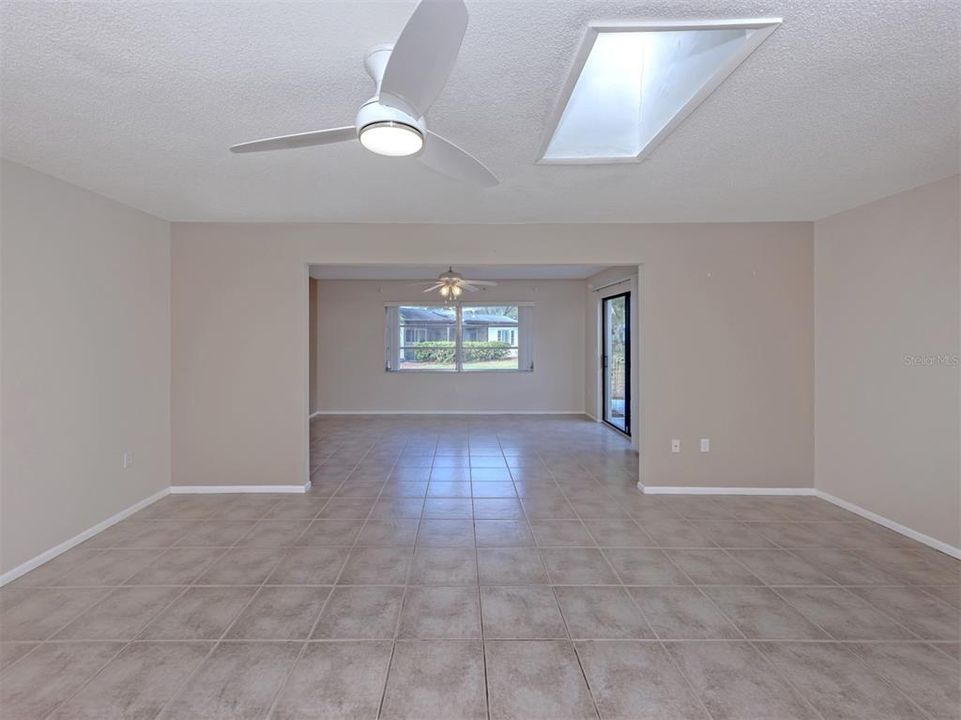 Activo con contrato: $164,900 (2 camas, 2 baños, 1345 Pies cuadrados)