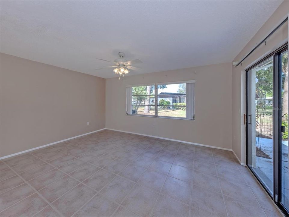 Activo con contrato: $164,900 (2 camas, 2 baños, 1345 Pies cuadrados)