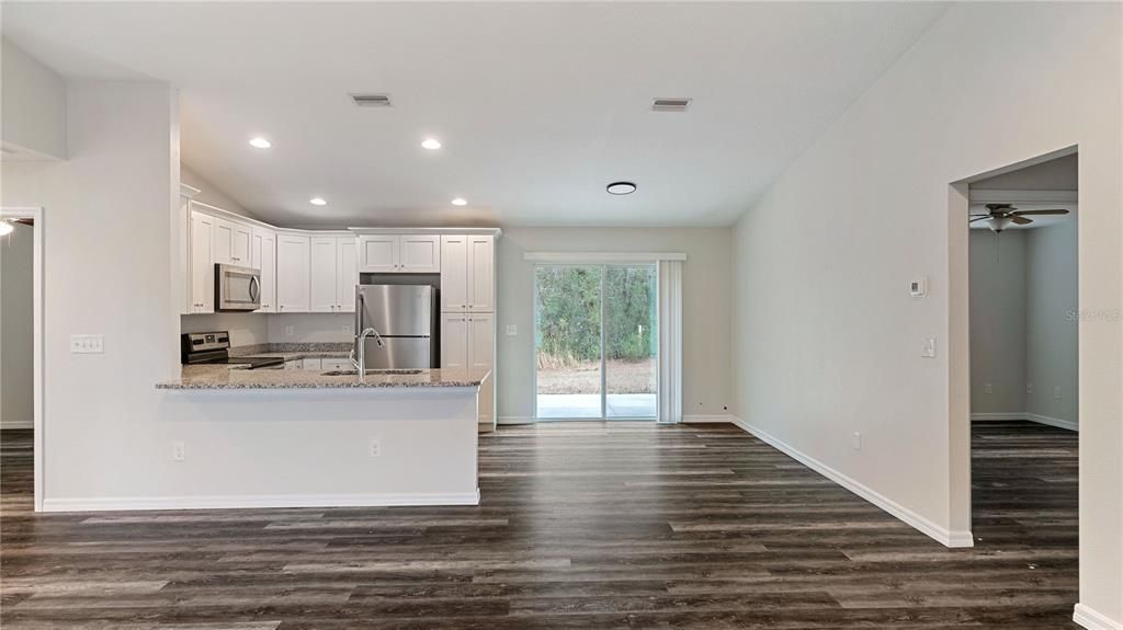 Activo con contrato: $244,900 (3 camas, 2 baños, 1300 Pies cuadrados)