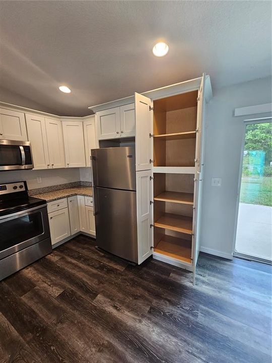 Activo con contrato: $244,900 (3 camas, 2 baños, 1300 Pies cuadrados)