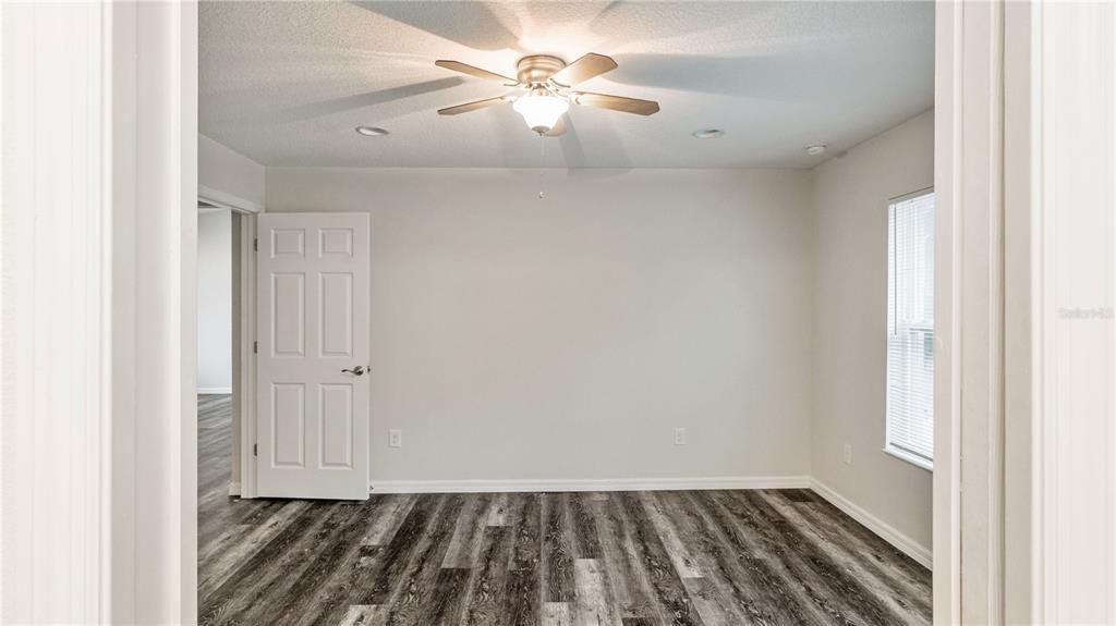 Activo con contrato: $244,900 (3 camas, 2 baños, 1300 Pies cuadrados)