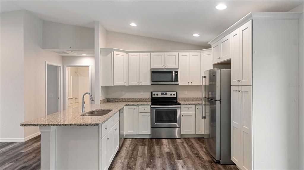 Activo con contrato: $244,900 (3 camas, 2 baños, 1300 Pies cuadrados)
