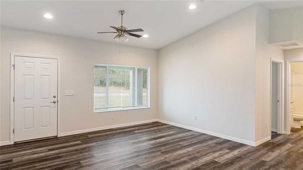 Activo con contrato: $244,900 (3 camas, 2 baños, 1300 Pies cuadrados)