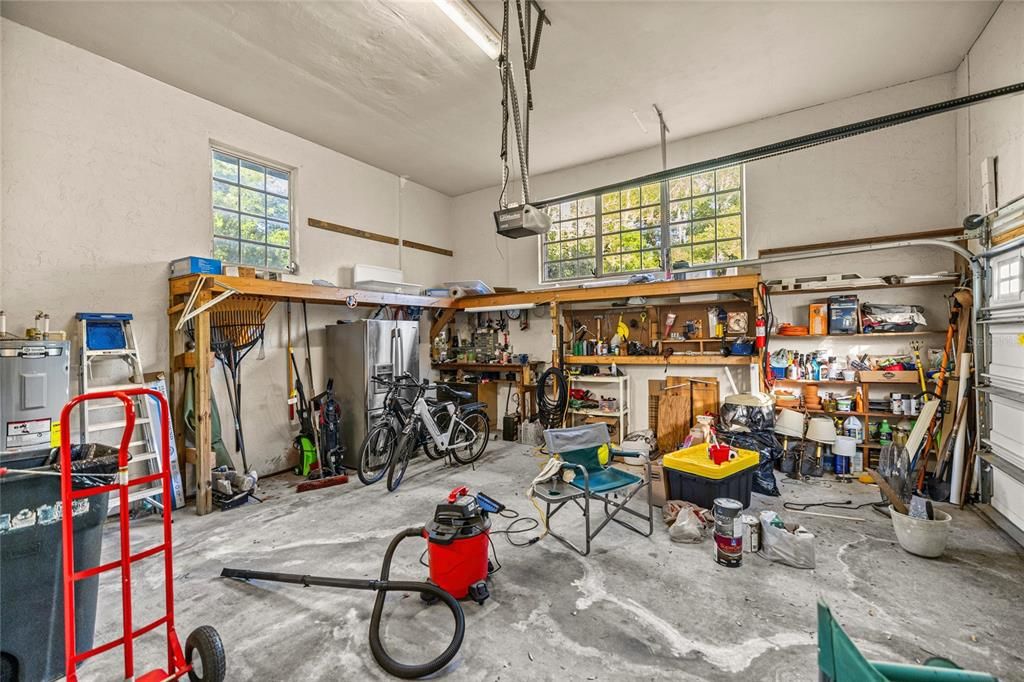 Activo con contrato: $350,900 (3 camas, 2 baños, 2298 Pies cuadrados)