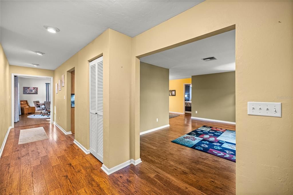 Activo con contrato: $350,900 (3 camas, 2 baños, 2298 Pies cuadrados)