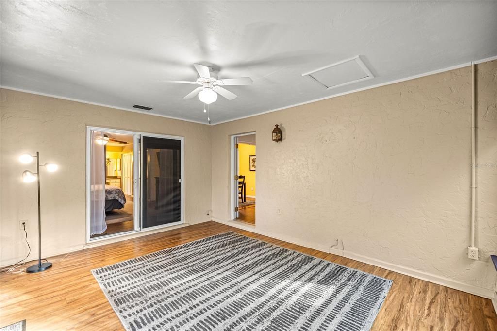 Activo con contrato: $350,900 (3 camas, 2 baños, 2298 Pies cuadrados)