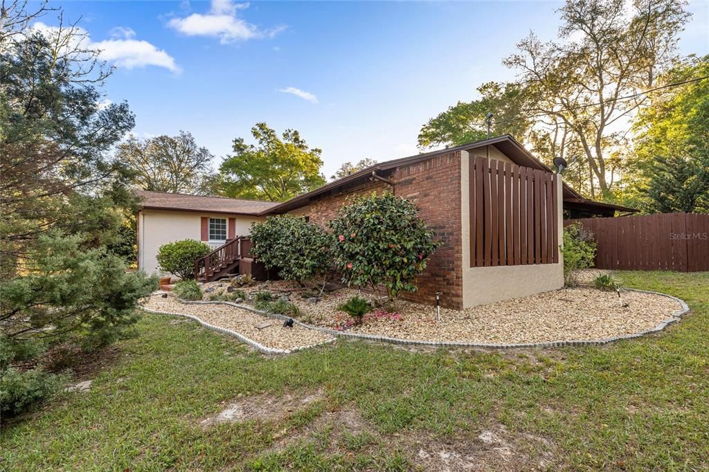 Activo con contrato: $350,900 (3 camas, 2 baños, 2298 Pies cuadrados)