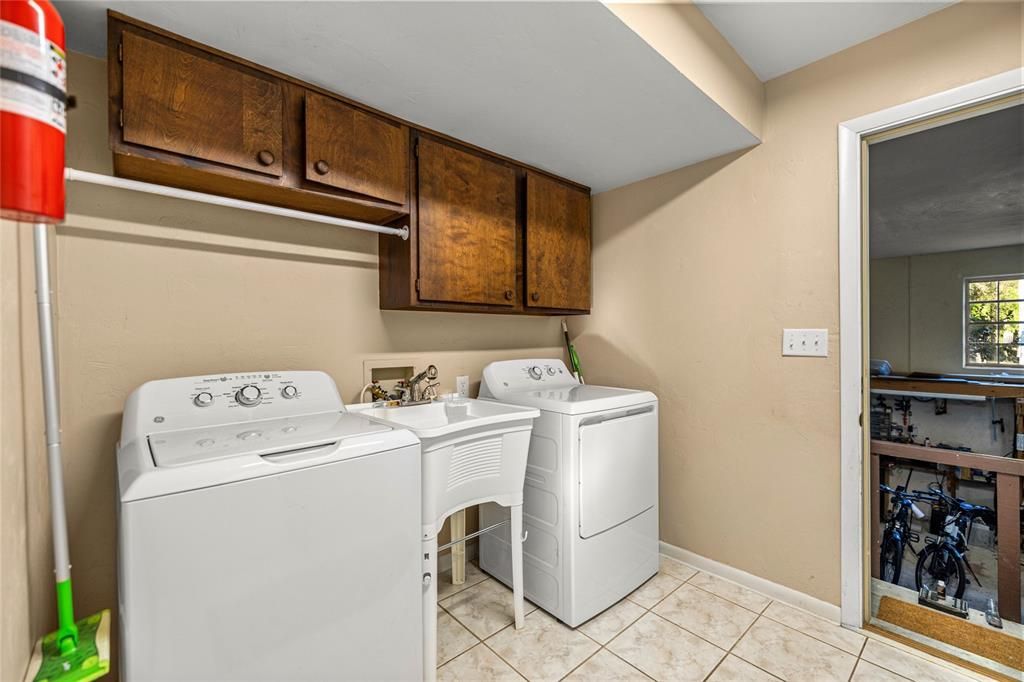 Activo con contrato: $350,900 (3 camas, 2 baños, 2298 Pies cuadrados)