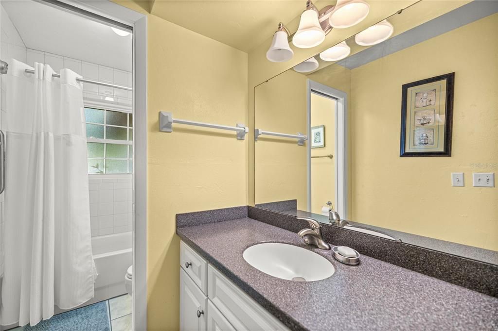 Activo con contrato: $350,900 (3 camas, 2 baños, 2298 Pies cuadrados)