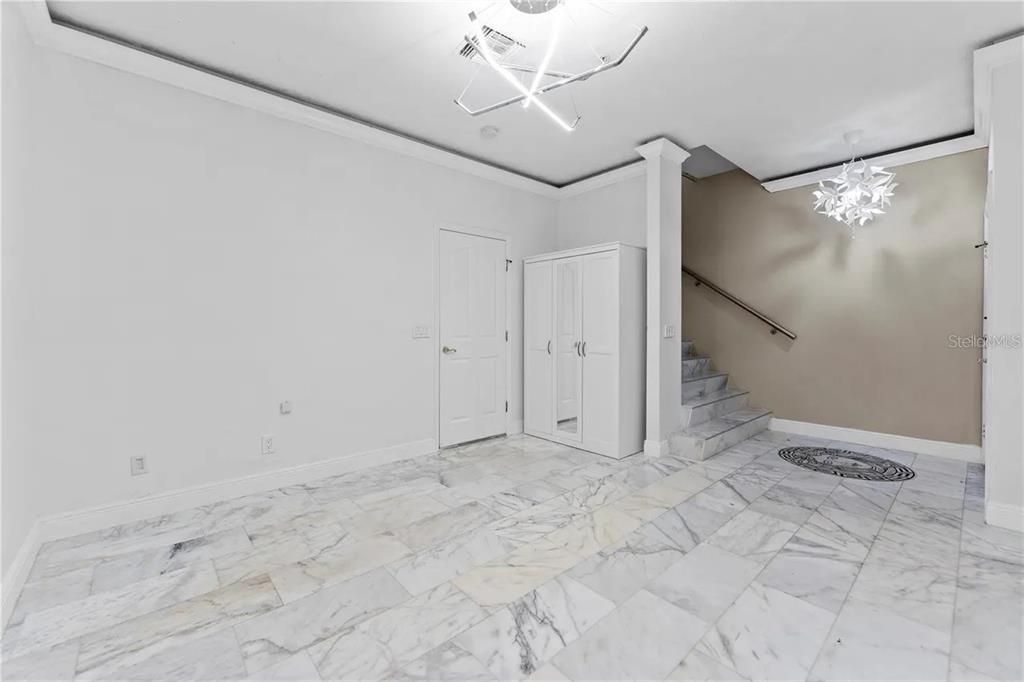 Activo con contrato: $4,400 (3 camas, 2 baños, 1700 Pies cuadrados)