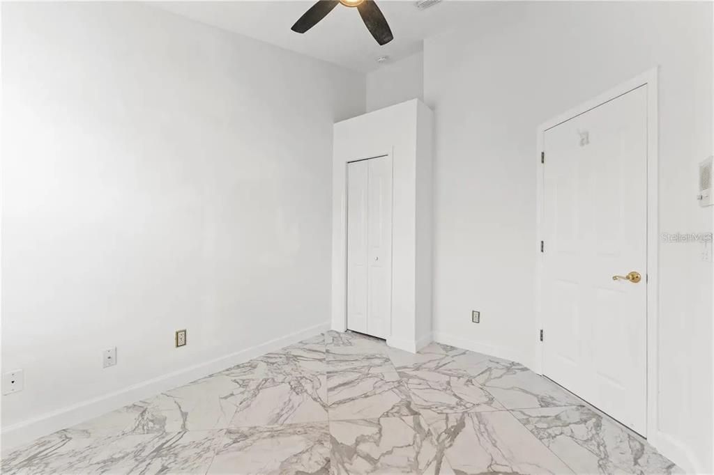 Activo con contrato: $4,400 (3 camas, 2 baños, 1700 Pies cuadrados)
