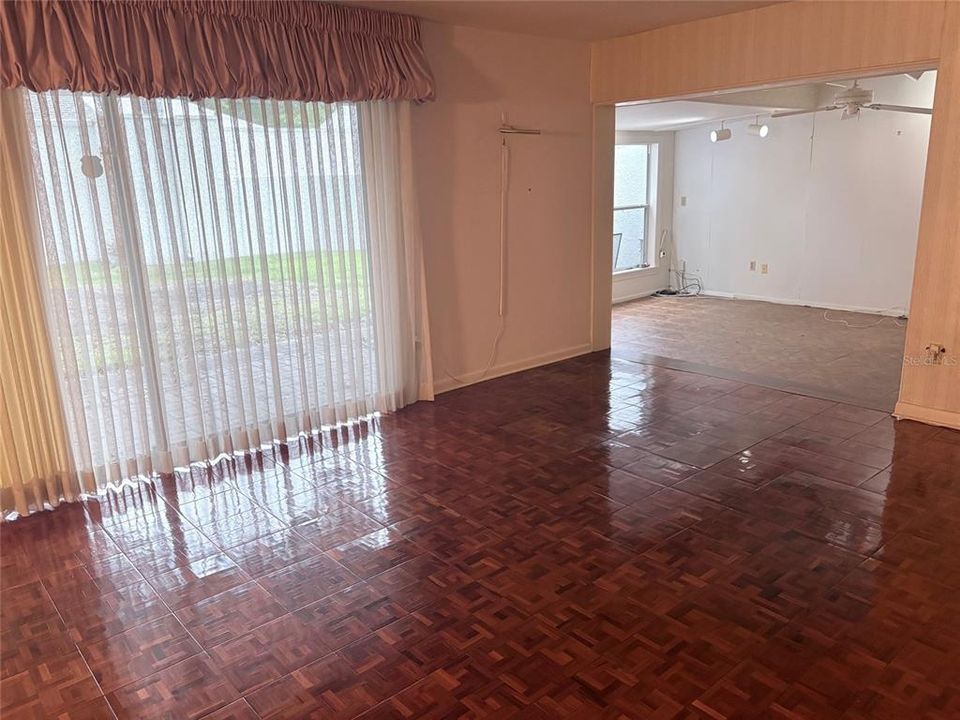 На продажу: $349,900 (2 спален, 2 ванн, 1316 Квадратных фут)