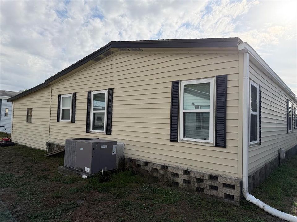 Active With Contract: $168,000 (2 beds, 2 baths, 1248 Square Feet)