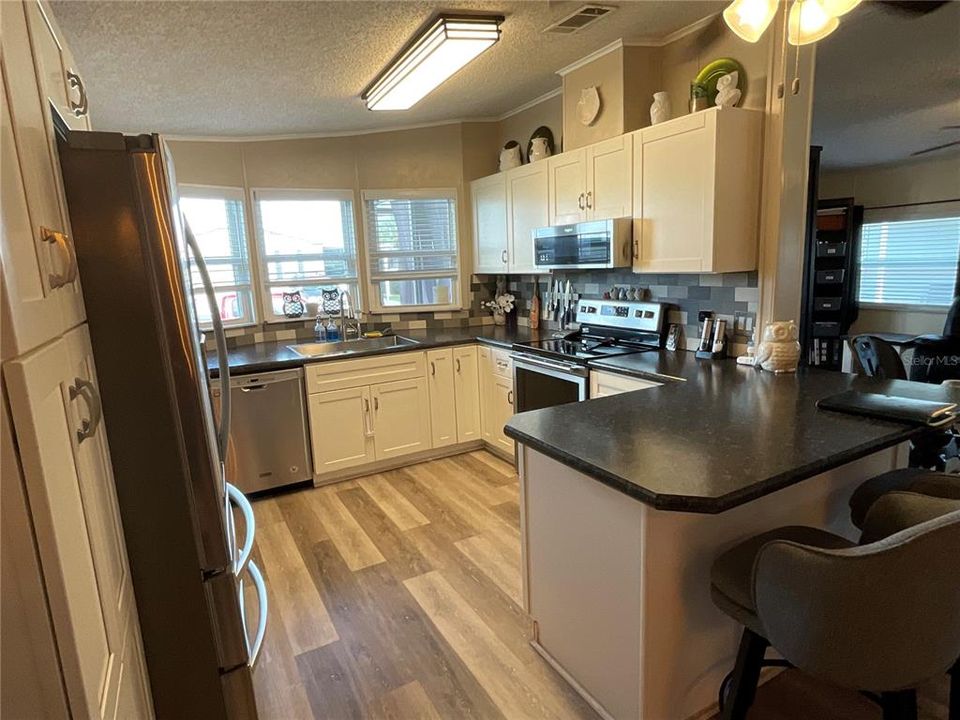 Active With Contract: $168,000 (2 beds, 2 baths, 1248 Square Feet)