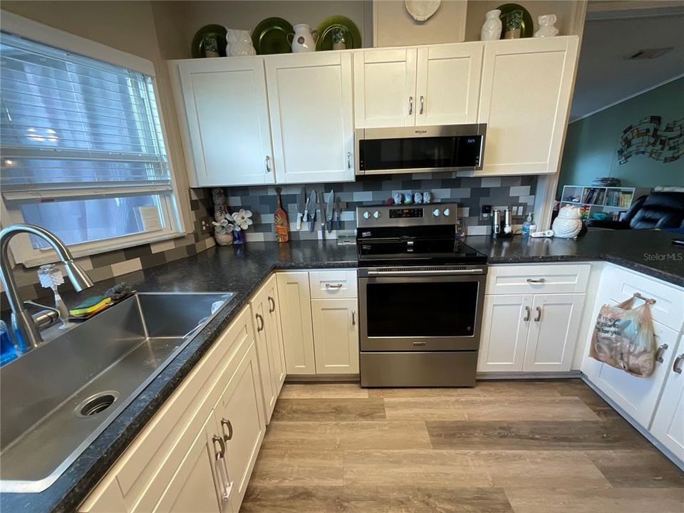 Active With Contract: $168,000 (2 beds, 2 baths, 1248 Square Feet)