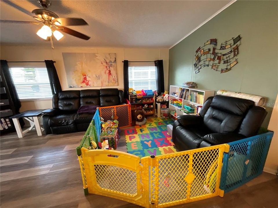 Active With Contract: $168,000 (2 beds, 2 baths, 1248 Square Feet)