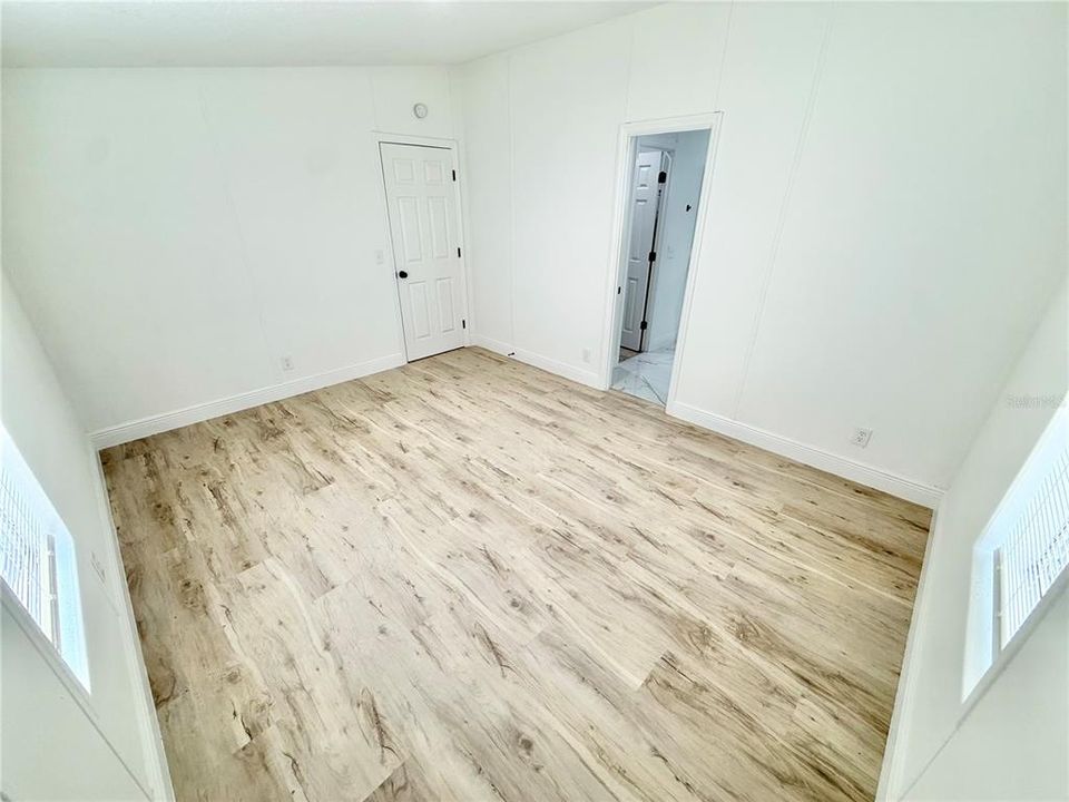 合同活跃: $229,900 (3 贝兹, 2 浴室, 1344 平方英尺)