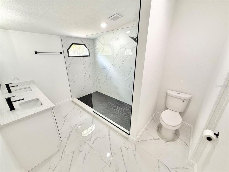 合同活跃: $229,900 (3 贝兹, 2 浴室, 1344 平方英尺)