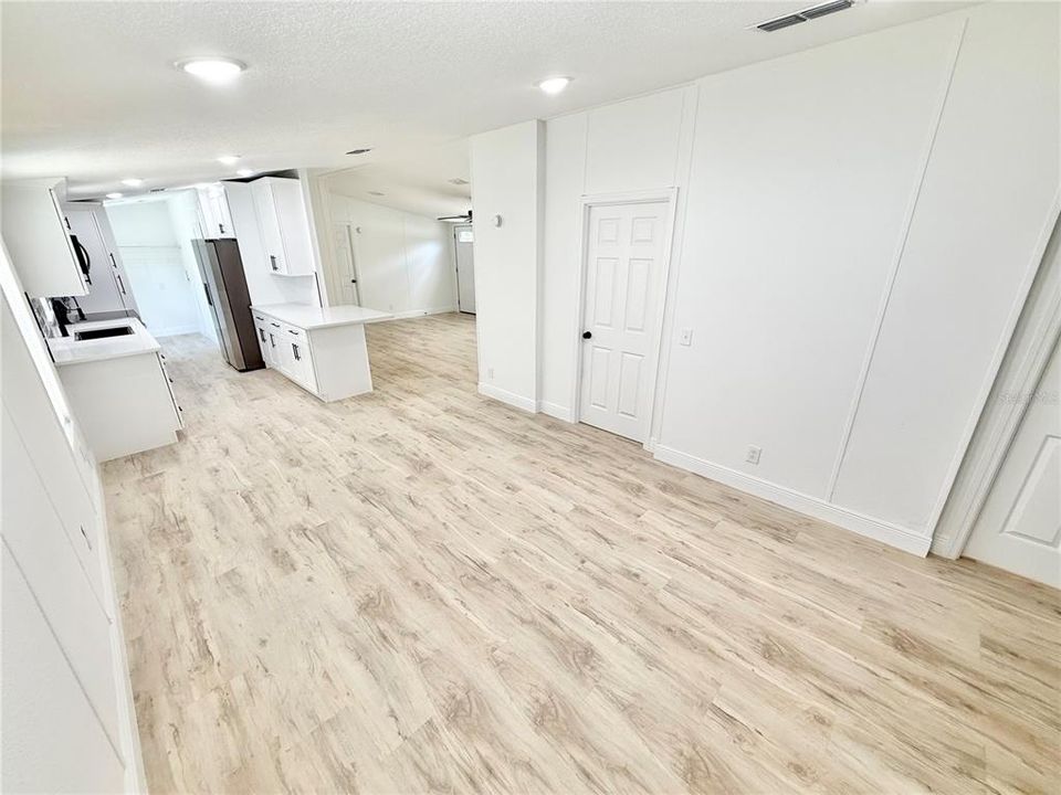 合同活跃: $229,900 (3 贝兹, 2 浴室, 1344 平方英尺)