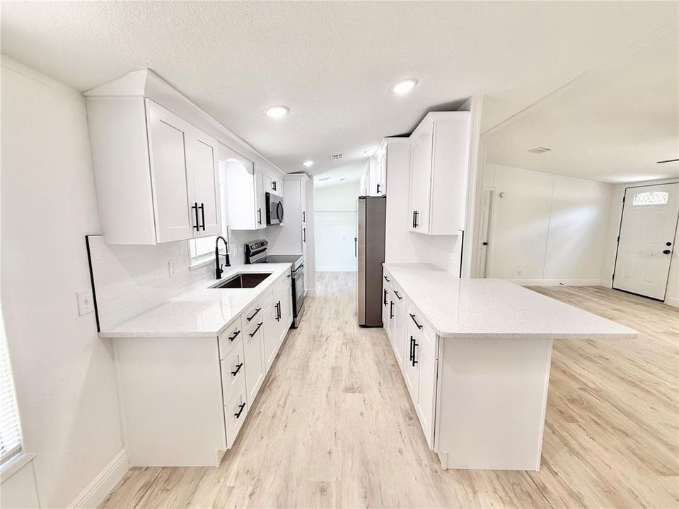 合同活跃: $229,900 (3 贝兹, 2 浴室, 1344 平方英尺)