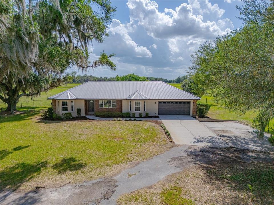 For Sale: $575,000 (3 beds, 2 baths, 1488 Square Feet)