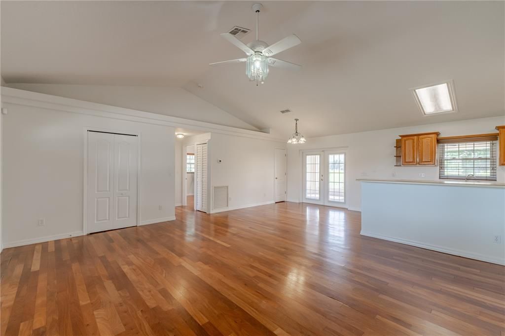 For Sale: $575,000 (3 beds, 2 baths, 1488 Square Feet)