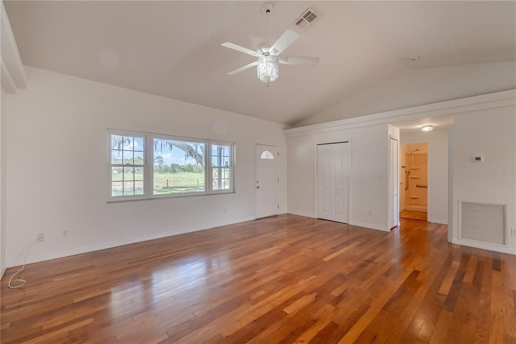 For Sale: $575,000 (3 beds, 2 baths, 1488 Square Feet)