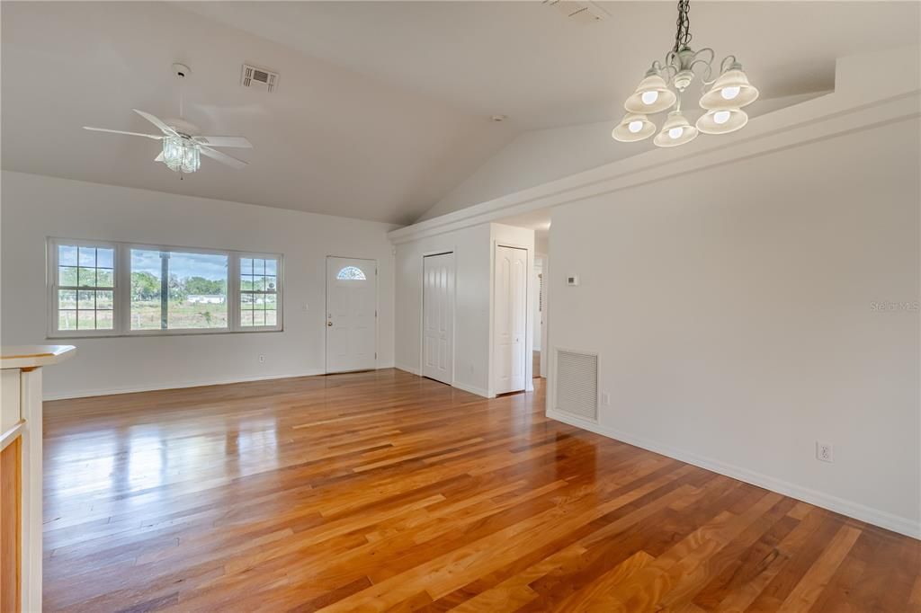 For Sale: $575,000 (3 beds, 2 baths, 1488 Square Feet)
