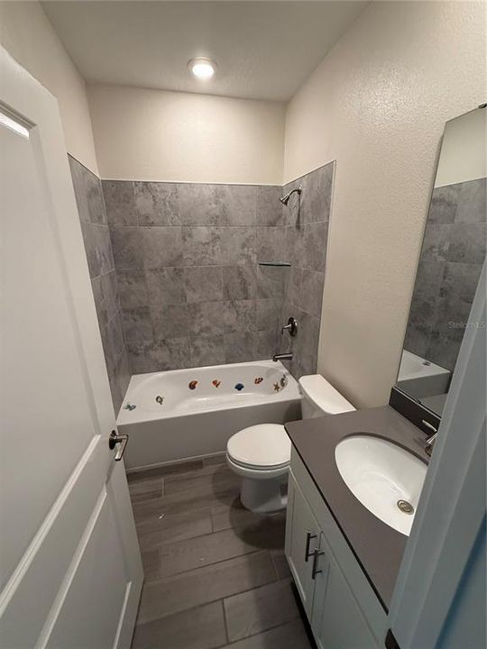 Activo con contrato: $309,900 (3 camas, 2 baños, 1284 Pies cuadrados)